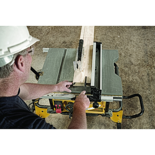 DEWALT Table Saw with Rolling Stand 10-in 15 A DWE7491RS RONA