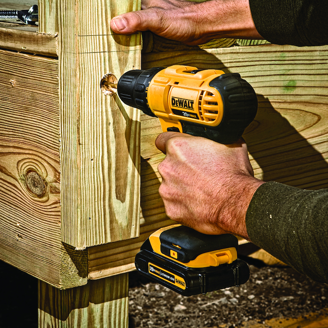 DeWalt 20-Volt Max 1.3Ah 1/2-in Cordless Drill Driver Kit with Batteries and Charger - 1800 RPM - Keyless