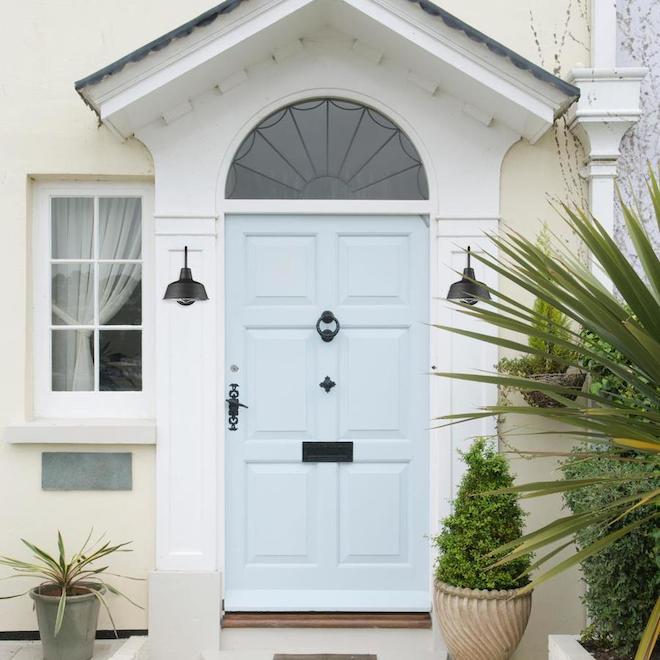 Globe Electric Volta 11.85-in Black Outdoor Wall Light