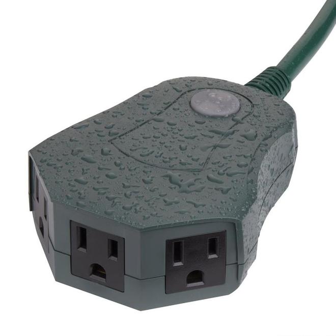 Globe Electric 15-Amp 3-Wire Grounding Single-to-Single Green Basic Standard Adapter