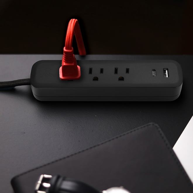 Globe Electric 3 Outlets 2 USB Ports Strip - Black