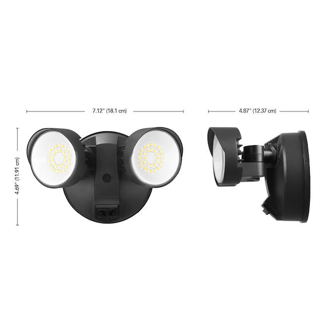 Globe Electric 22W LED Floodlight with 2 Lights 2200 lumens and Dusk-to-Dawn Function - Black