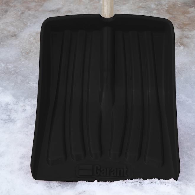 Garant Snow Shovel in Polycarbonate with Hardwood Handle - 14.5 x 53.5-in