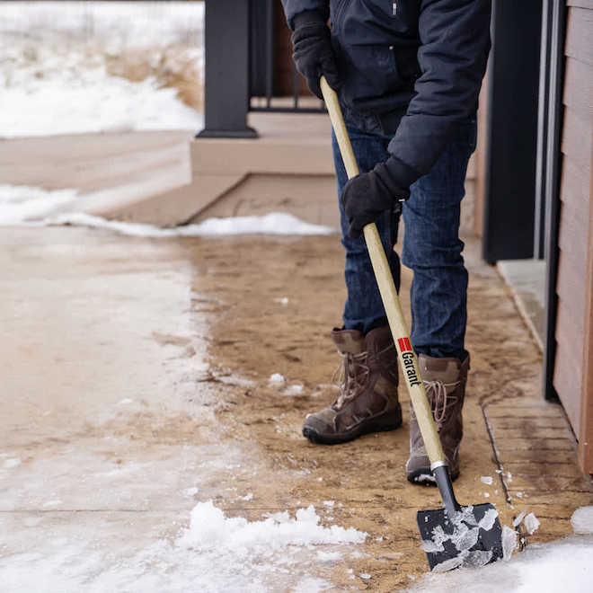 Grattoir à Glace En Acier Avec Manche Bois - 21cm De Lame, 111cm De Long, Pour Déneigement Trottoirs Et Allées