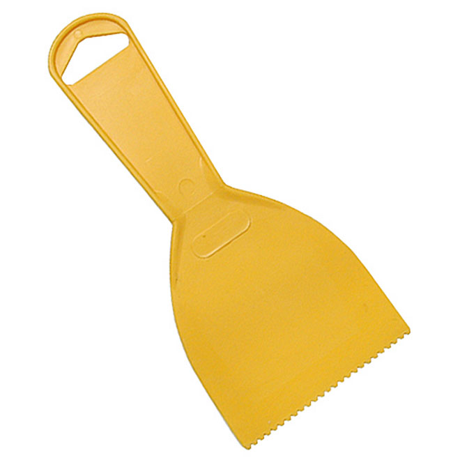 Spatule striée Richard, poignée en plastique, jaune, 3 po de large, dents de 1/16 po