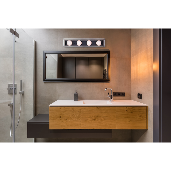 Applique murale Finch de 32 po l. à 4 lumières au fini noir mat et nickel brossé par Canarm