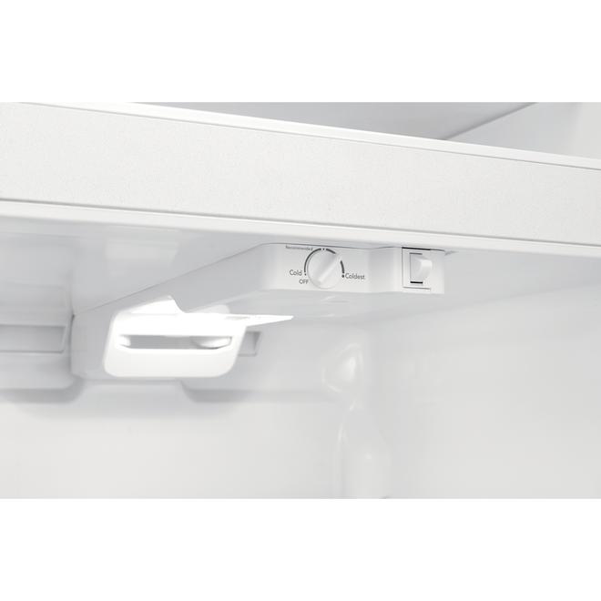 Frigidaire 30-in Top-Freezer Refrigerator Standard Depth 18.3-Ft³ White