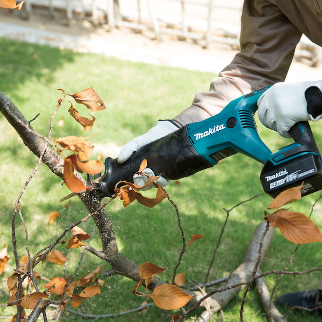 Makita 18-V Variable Speed  Cordless Reciprocating Saw 1-1/4-in Stroke Length - Bare Tool (battery not included)