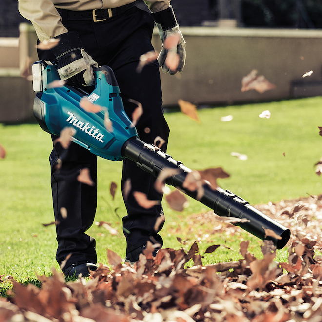Souffleur à feuille sans balais Makita avec 2 batteries 18 V et chargeur double