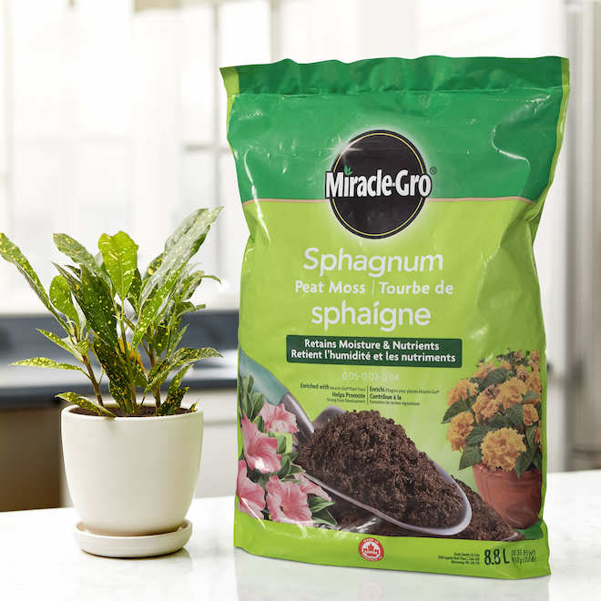 MIRACLE-GRO Sphagnum Peat Moss - 8.8 L 85118300 | RONA