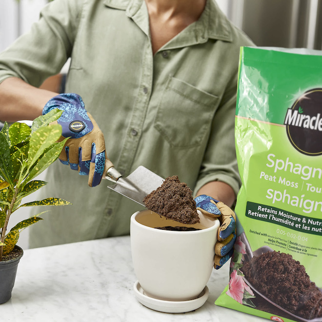 MIRACLE-GRO Sphagnum Peat Moss - 8.8 L 85118300 | RONA