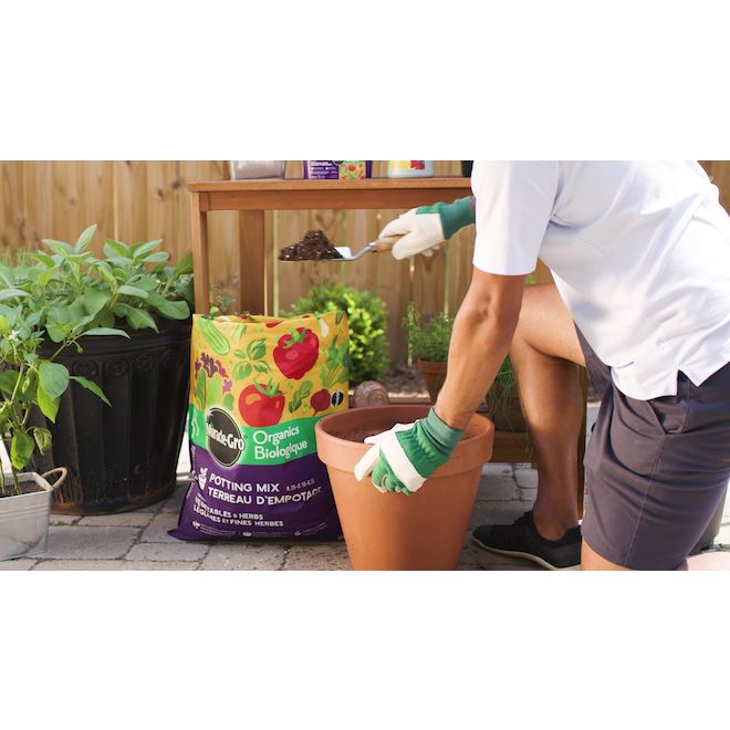 Miracle-Gro Organics Potting Mix for Vegetables and Herbs - 28.3-L