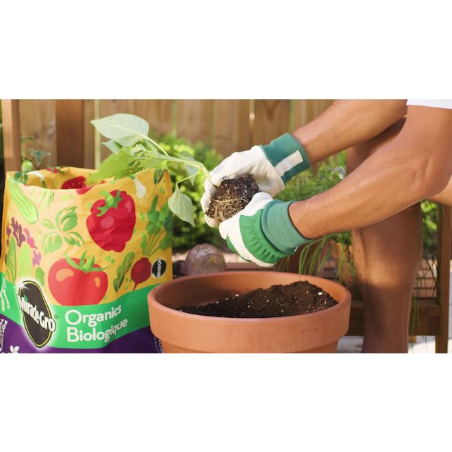 Miracle-Gro Organics Potting Mix for Vegetables and Herbs - 28.3-L