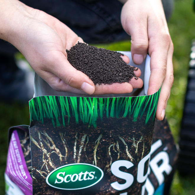 Terreau à épandre pour pelouse Soil Build'R de Scotts, 9,2 lb, 1313 pi²