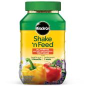 Engrais Shake 'n Feed Miracle-Gro pour plantes tout usage, 453 g