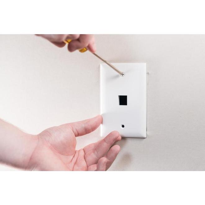 On-Q 1-Port 1-Pack White Wall Plate