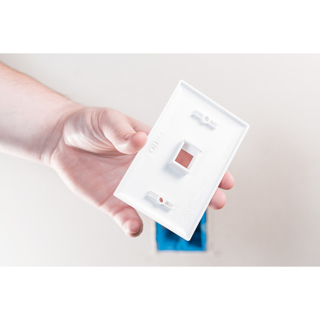 On-Q 1-Port 1-Pack White Wall Plate
