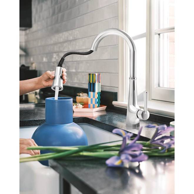 MOEN Joplin Pull-Down Kitchen Faucet with 1 Handle 16-in - Chrome