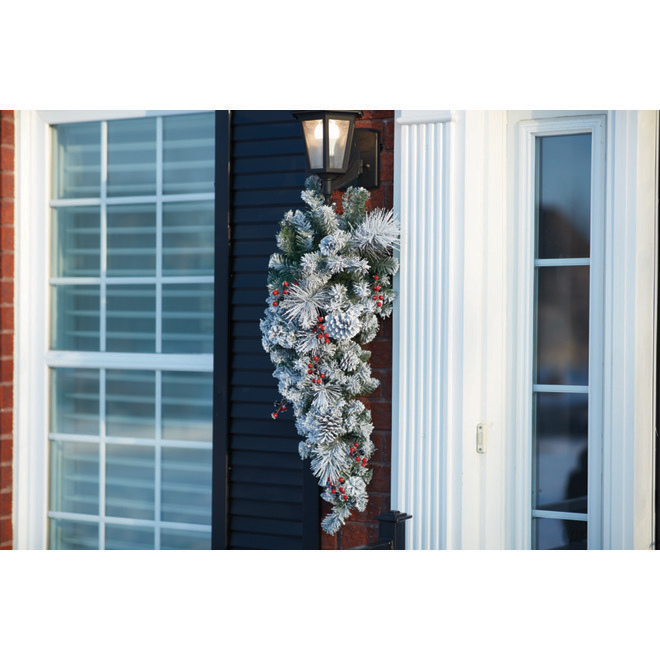 Holiday Living BatteryOperated Teardrop Wreath 30in 20 Lights