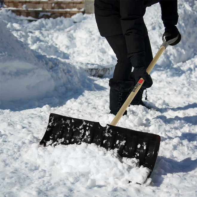Garant Lightweight Snow Shovel 26-in in  Red or Black Poly