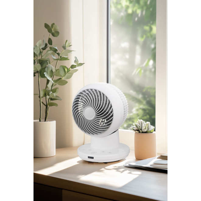 Midea Oscillating Desk Fan 6-in with 3 Speeds - White