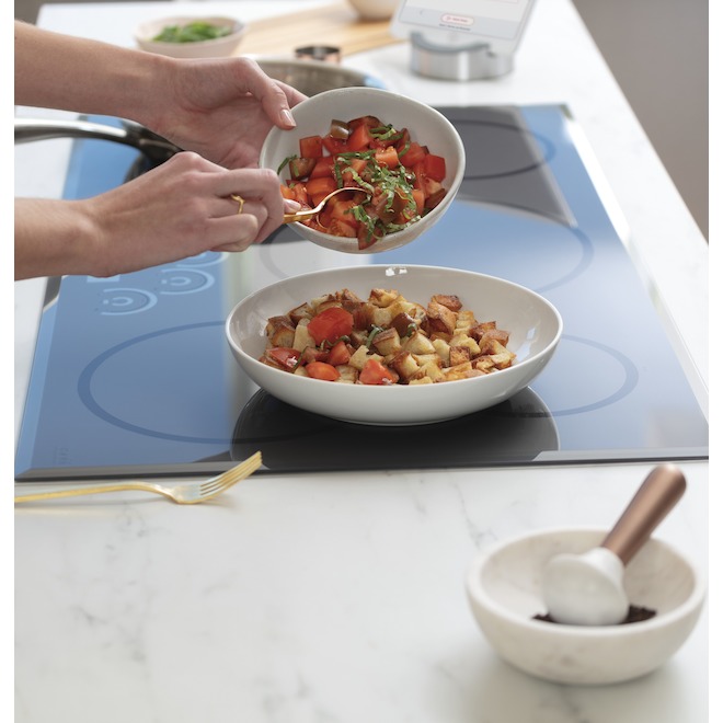 Café Induction Cooktop - 30-in - Dark Grey - Smart Touch Controls