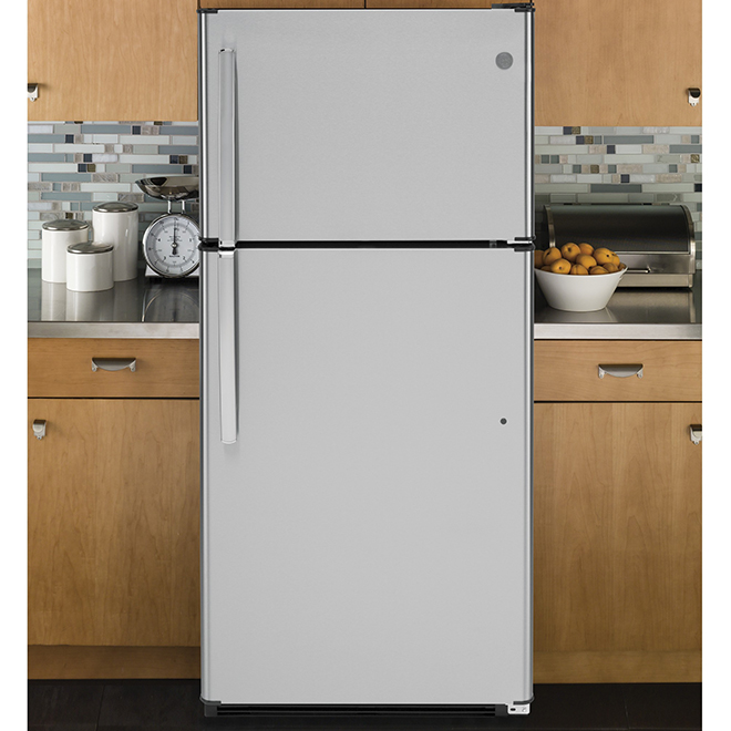 GE Top-Freezer Refrigerator - 30-in - 18.02-cu ft - Stainless Steel