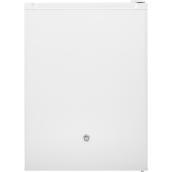 GE 5.6-cu ft White Freestanding Compact Refrigerator with Glass Shelves
