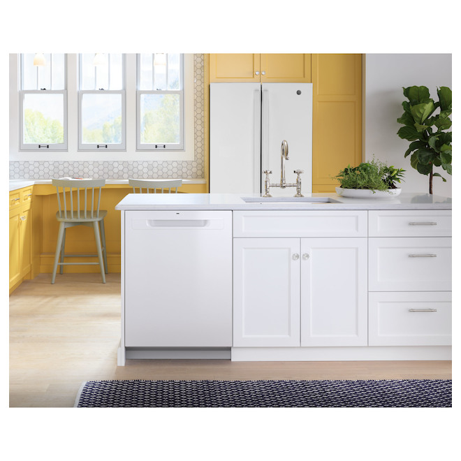 GE 24-in Built-in Dishwasher with 5 Cycles and 3 Wash Levels - White