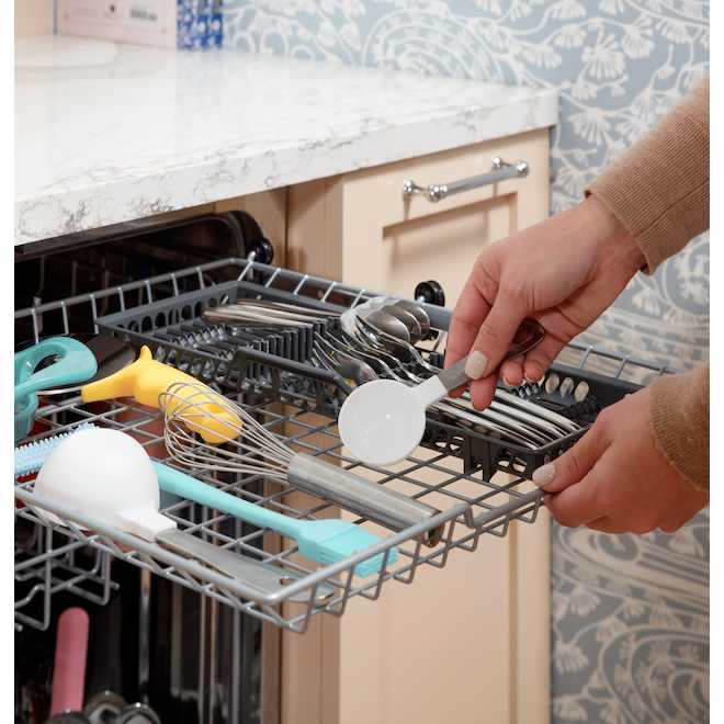 GE 600 Series 3-Level 47-dB Hidden Controls 24-In Built-In Dishwasher Stainless Steel ENERGY STAR®