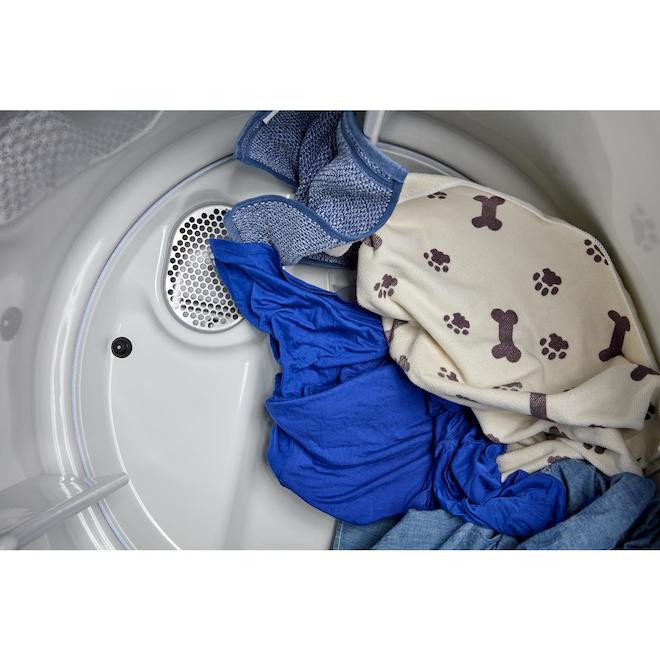 Maytag Gas Dryer 7.4 ft³ with Pet Pro Option and Extra Power - Volcano Black