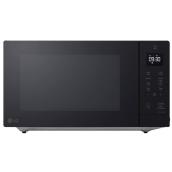 LG 1.1-ft³ Countertop Microwave Oven with EsayClean interior - Black