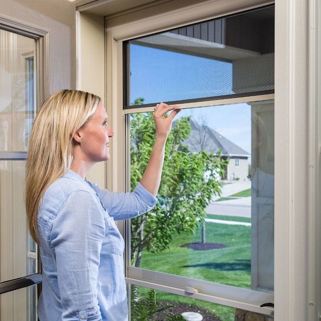 LARSON Savannah Sandstone Mid-View Tempered Glass Retractable Wood