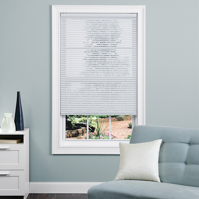 Project Source Cordless Light-Filtering Mini Blinds - 36-in x 64-in - White CDLF3664W | RONA