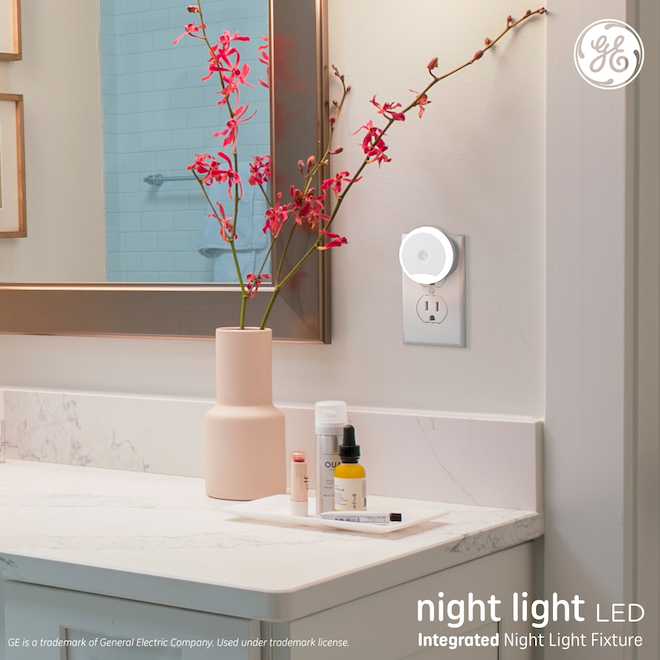 GE Lighting 5.5 in LED Colour Changing White Plug In Wall