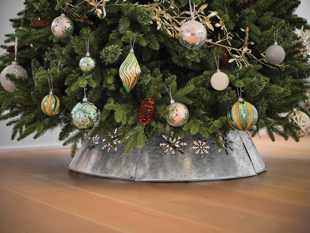 Holiday Living Metal Collar Tree Snowflake 9.06-in