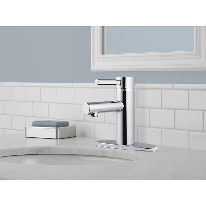 Delta Struct 1-Handle Chrome Lavatory Faucet