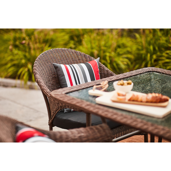 Chaise de patio empilable Spruce Hills de Style Selections, en osier brun