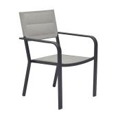 Chaise d'extérieur empilable par Allen + Roth, gris clair, acier et PVC oléfine