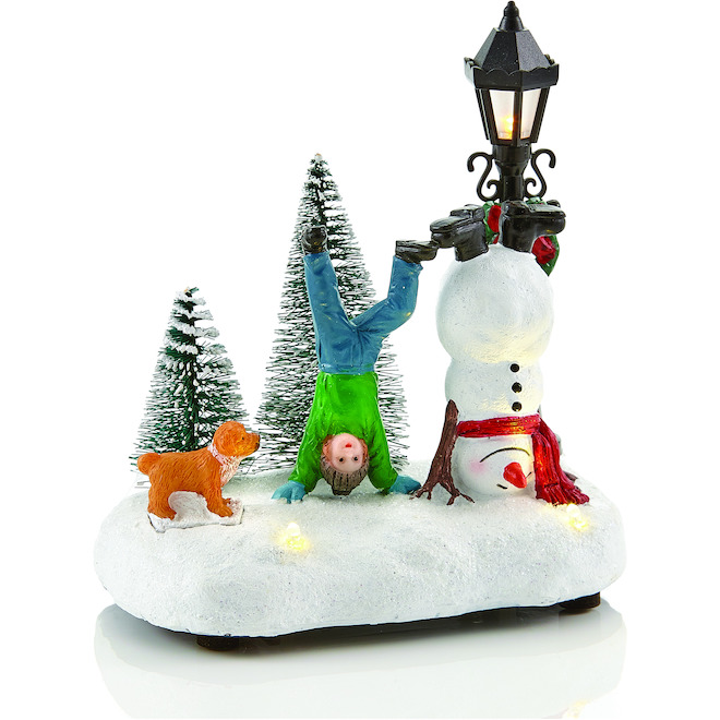 Scène illuminée Holiday Living avec enfant et bonhomme de neige, Carole Towne, multicolore