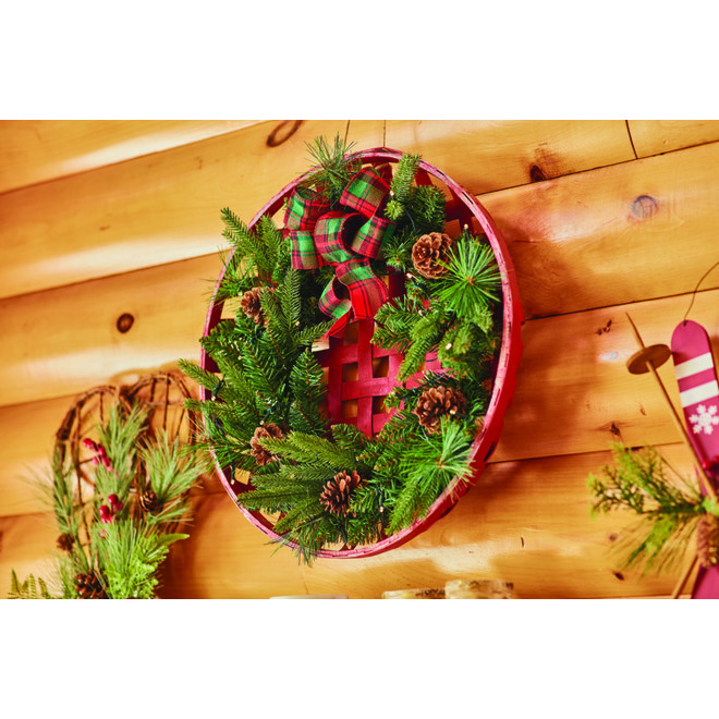 Holiday Living Lighted Wreath in Basket LED 21in Plastic