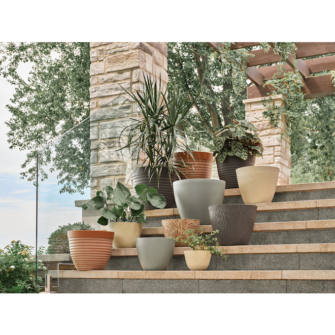 Allen + Roth Planter 13.9-in Resin Terracotta