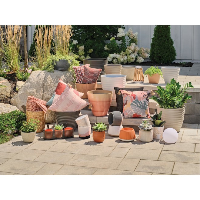 Landon & Co. 11.5-in Resin Wavy Matte Light Grey Flower Pot