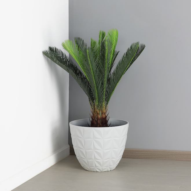 Bazik Geo 11.46 x 13.86-in Indoor/Outdoor White Resin Planter