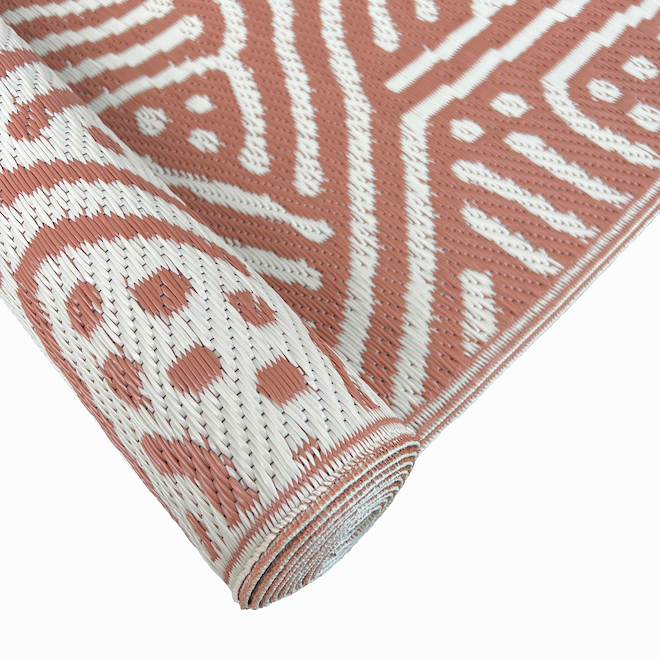 VALU+ Outdoor Rug in Waterproof Polypropylene 6 x 9-ft - White and Pink