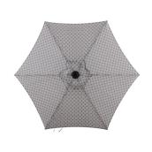 Parasol en polyester gris pâle de style marché par Style Selections de 7,5 pi avec manivelle