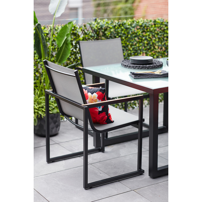 Chaise de patio extérieur empilable Style Selections Paxton grise