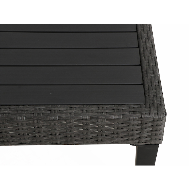 Ensemble de mobilier extérieur Wellesley par allen + roth en résine tressée noire, coussins en acrylique noir, 4 pièces
