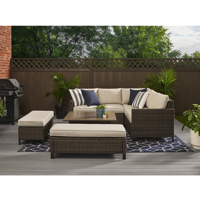 Sectionnel Landon & Co. avec table en osier brun et coussins beige, 5 morceaux