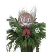 Arrangement de Noël Green Plus avec écriteau en bois « Let it snow » 13 po